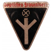 Deutsches Frauenwerk (DFW) M1/120 RZM badge