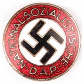 Insignia NSDAP con RZM M1/90, Apreck & Vrage