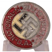 Insignia del partido nazi de zinc, RZM M1/17, Assmann