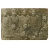 Foto de grupo de los soldados y suboficiales soviéticos