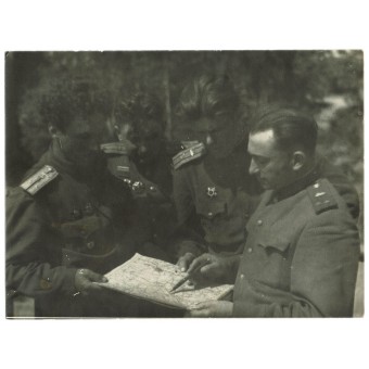 Red Army officer briefing. Espenlaub militaria
