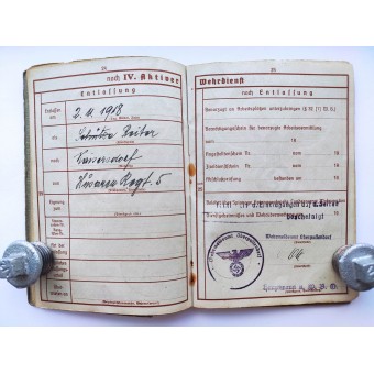 The Wehrpass issued to WW1 veteran who served in Husaren Regiment 5. Espenlaub militaria