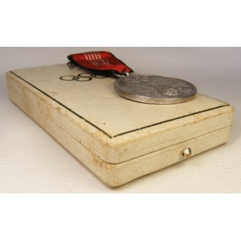 The 1936 Olympic Games in Berlin medal, in the original box of issue. Espenlaub militaria