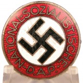 Insignia del partido NSDAP M 1/100 RZM, Werner Redo