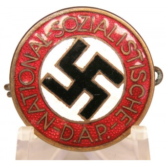 The first type of NSDAP membership badge, E. Schmidhaussler RZM M1/128. Espenlaub militaria