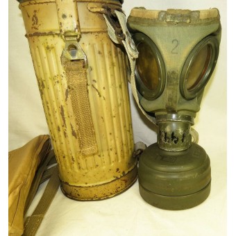 DAK tropical camouflaged gasmask cannister with gasmask. Espenlaub militaria