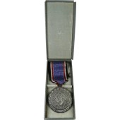 Luftschutz-Ehrenzeichen 2 with box of issue. Antiaircraft medal. 