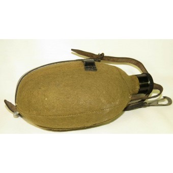 1 Liter Wehrmacht, Luftwaffe or Waffen SS canteen for medical or mountain troops. Espenlaub militaria