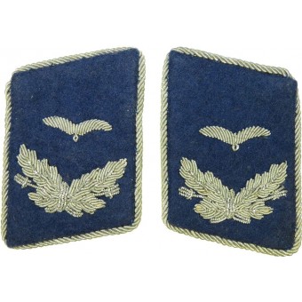 Luftwaffe blue medical collar tabs for the rank of Assistenzarzt. Espenlaub militaria