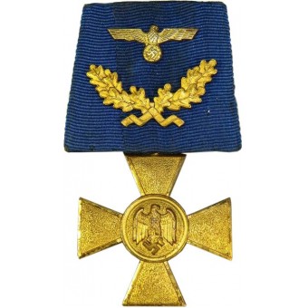 Long service cross - 40 years in the Wehrmacht, with golden oak leaves.. Espenlaub militaria