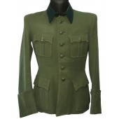 Wehrmacht tunic or Waffen-SS for command crew