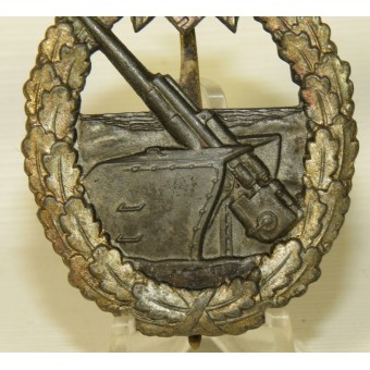 Kriegsmarine Kriegsabzeichen fur die Marineartillerie / Coastal Artillery badge In gilded zinc, with maker Ausf C.E. Juncker Berlin