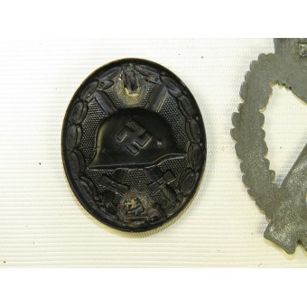 WW2 badges: Infantry Assault badge and Wound badge.. Espenlaub militaria
