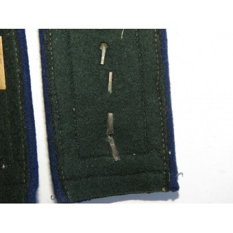 Sanitäts-Oberfeldwebel sew in private purchased shoulder straps. Espenlaub militaria