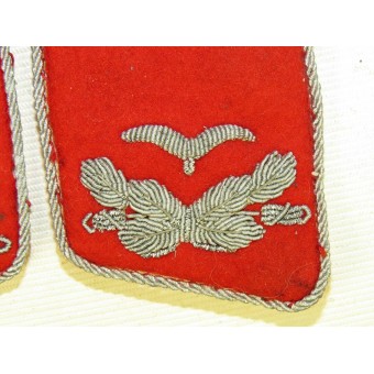 Luftwaffe Leutnant of Flak Artillery or Waffenoffizier red moleskin collar tabs for Fliegerbluse or Tuchrock. Espenlaub militaria