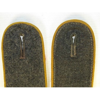 Luftwaffe Paratroopers or flying crew sew in enlisted wool shoulder straps for Tuchrock. Espenlaub militaria