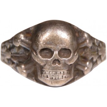 WW2 German Traditional ring with a skull and crossbones, framed in oak leaves. 835. Espenlaub militaria