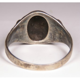 WW2 German Traditional ring with a skull and crossbones, framed in oak leaves. 835. Espenlaub militaria