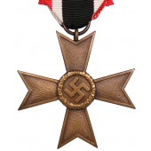Kriegsverdienstkreuz 1939 ohne Schwertern, 2ª clase. PKZ 1 Deschler & Sohn