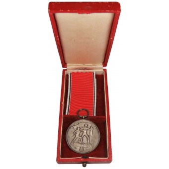 Medal of the Third Reich in memory of the Anschluss of Austria in a case. Perfect condition. Espenlaub militaria