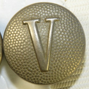 Wehrmacht sholderstraps buttons with the roman V number. Espenlaub militaria
