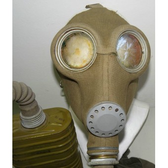 Gasmask BS MT-4 with adapted Estonian mask ARS. Rare.. Espenlaub militaria