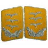Luftwaffe aircrew or paratroopers collar tabs in the rank of Hauptmann