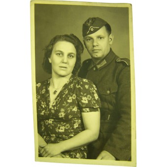 Original WW2 photo of Wehrmacht Heer soldier with wife. Espenlaub militaria