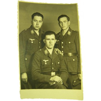 Original WW2 photo of German Luftwaffe soldiers in Tuchrocks. Espenlaub militaria