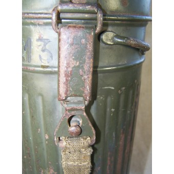 WW2 German gasmask and canister. Espenlaub militaria