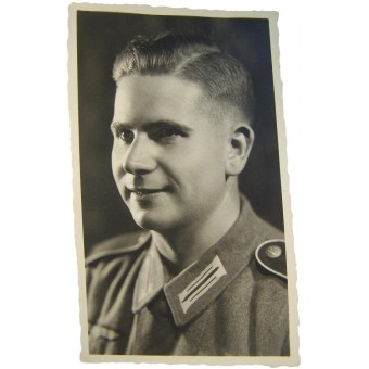 Original WW2 German soldier in M 40 tunic studio picture. Espenlaub militaria
