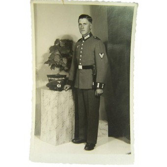 Wehrmacht soldier in Waffenrock studio photo.. Espenlaub militaria
