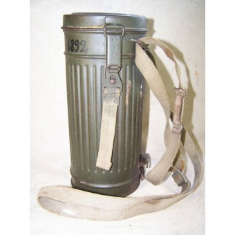 WW2 period German Wehrmacht or Waffen SS gasmask with canister. Espenlaub militaria