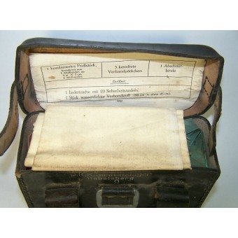 Medical leather pouch with original content.. Espenlaub militaria