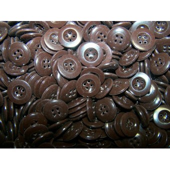 Brown plastic buttons 17-18 mm. Espenlaub militaria